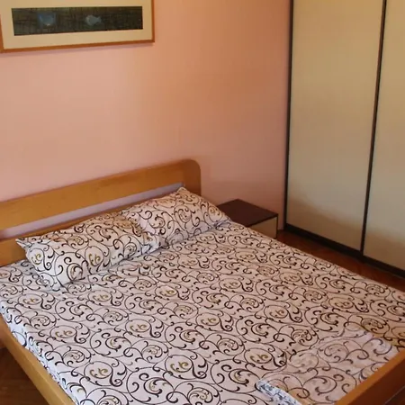 Dzordza Vasingtona 114 * Podgorica